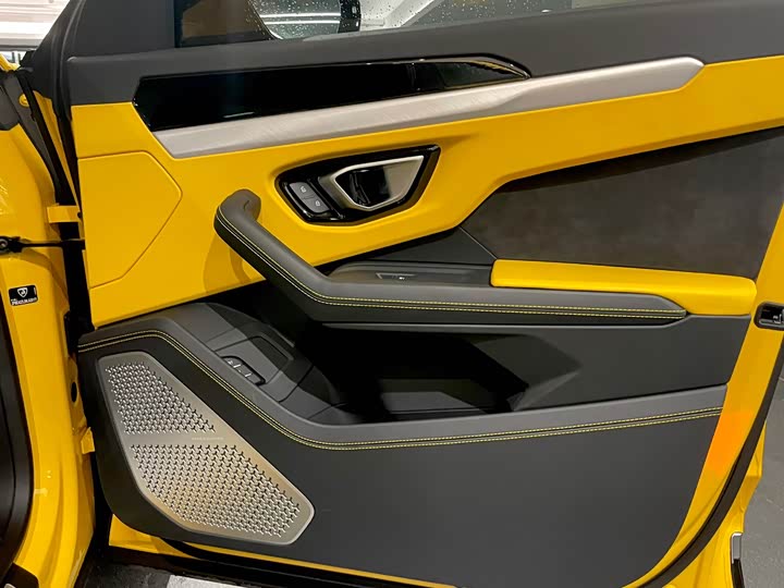 Фото 11 - Lamborghini Urus