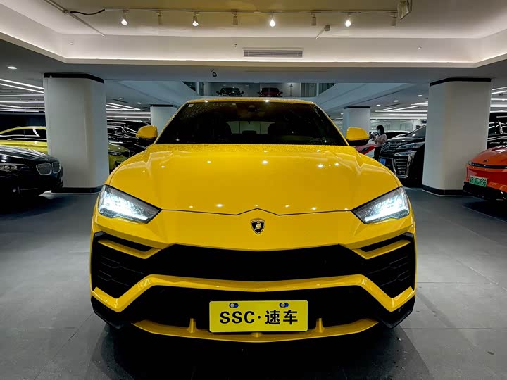 Фото 2 - Lamborghini Urus