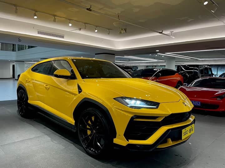 Фото 3 - Lamborghini Urus