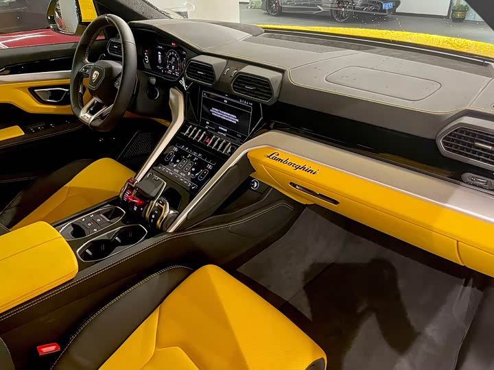 Фото 9 - Lamborghini Urus