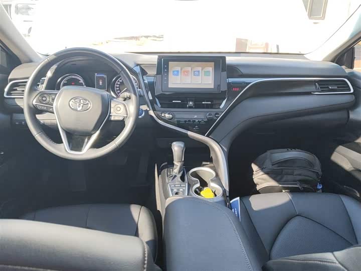 Фото 10 - Toyota Camry