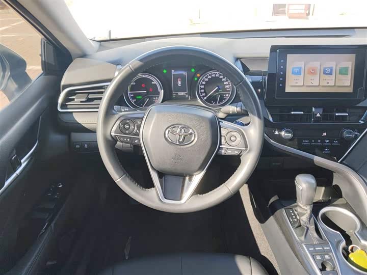 Фото 11 - Toyota Camry