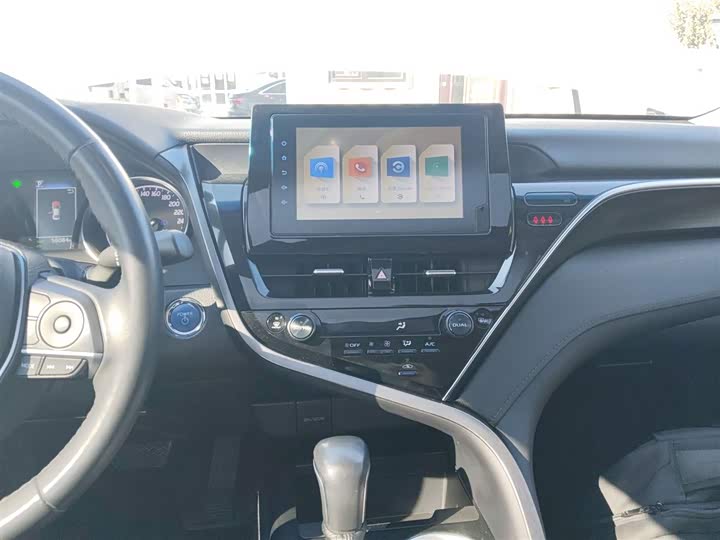 Фото 13 - Toyota Camry