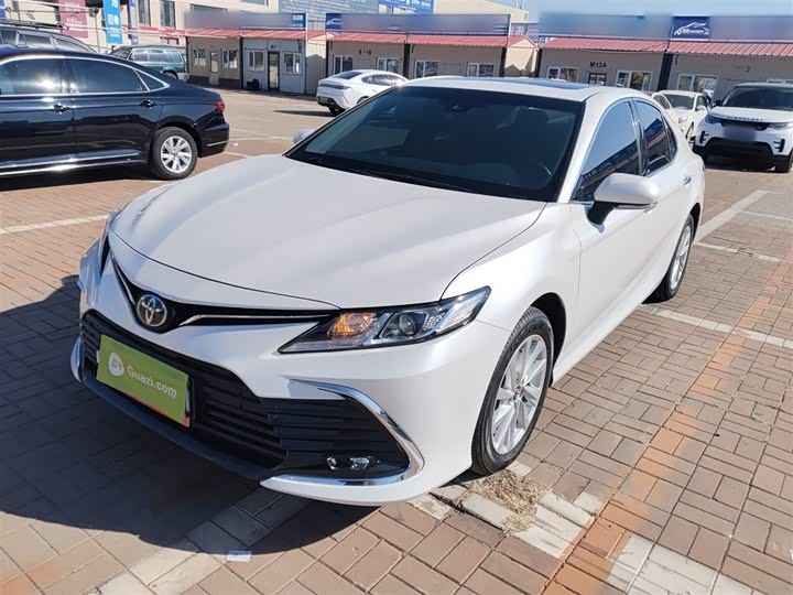 Фото 2 - Toyota Camry