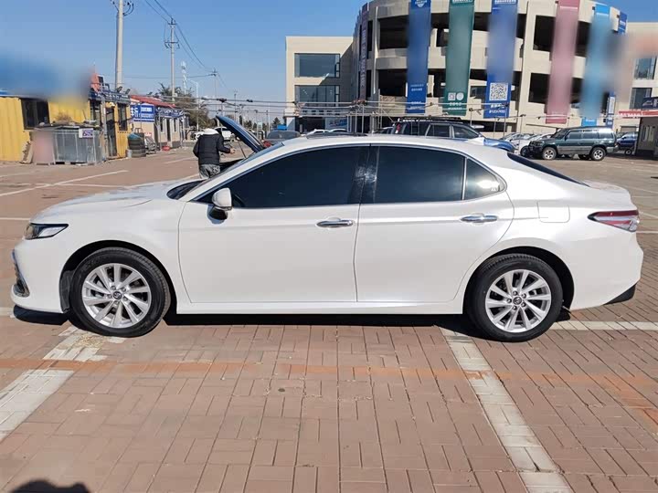Фото 5 - Toyota Camry