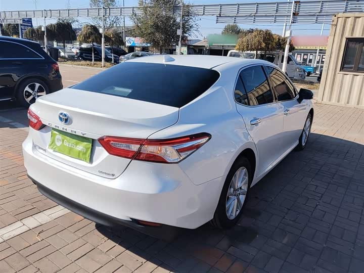 Фото 7 - Toyota Camry