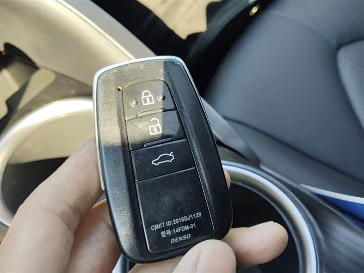 Фото 9 - Toyota Camry