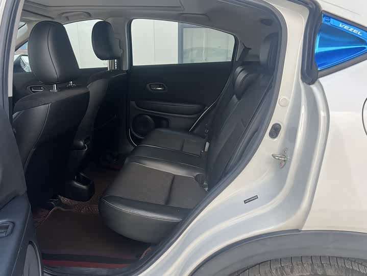 Фото 11 - Honda Vezel