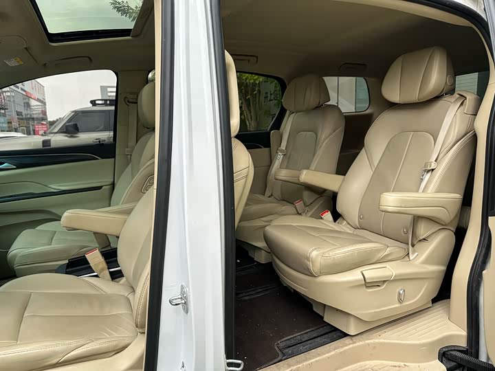 Фото 6 - Buick GL8 ES