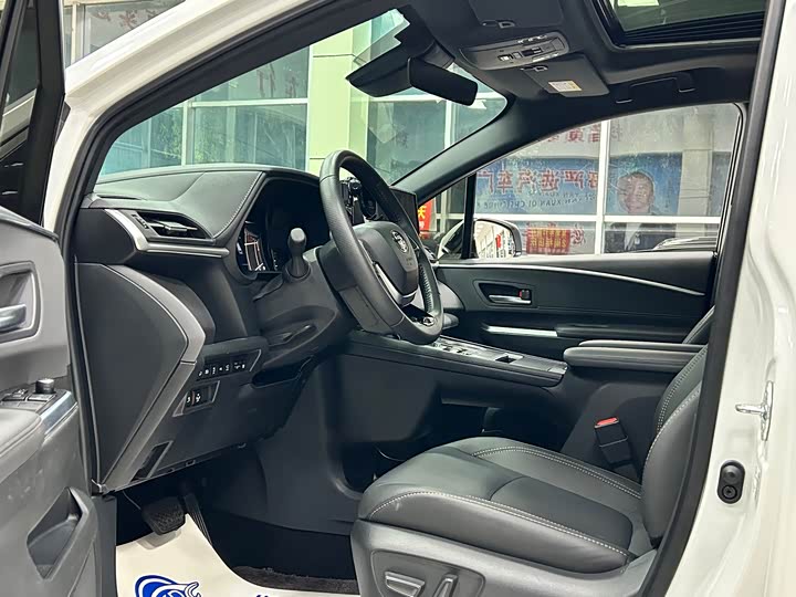 Фото 3 - Toyota Sienna