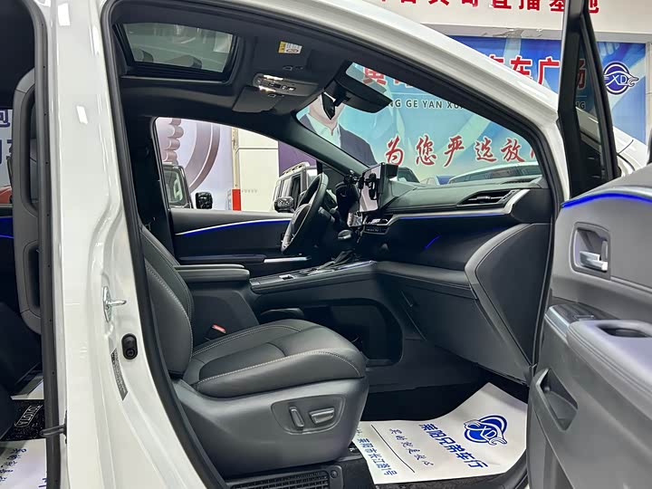 Фото 5 - Toyota Sienna