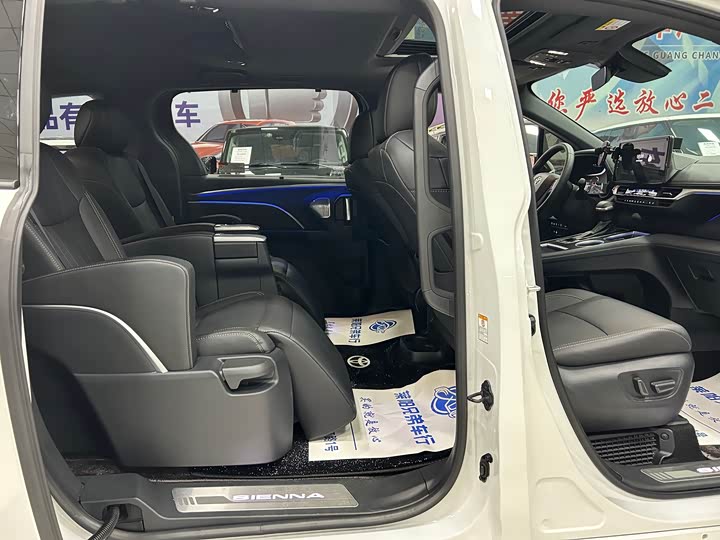 Фото 6 - Toyota Sienna