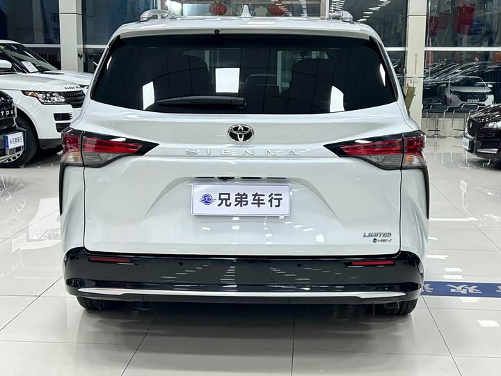 Фото 8 - Toyota Sienna