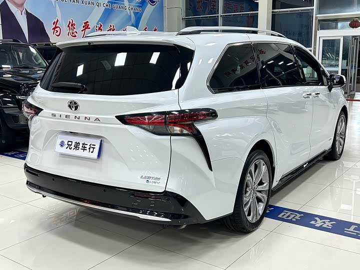 Фото 9 - Toyota Sienna