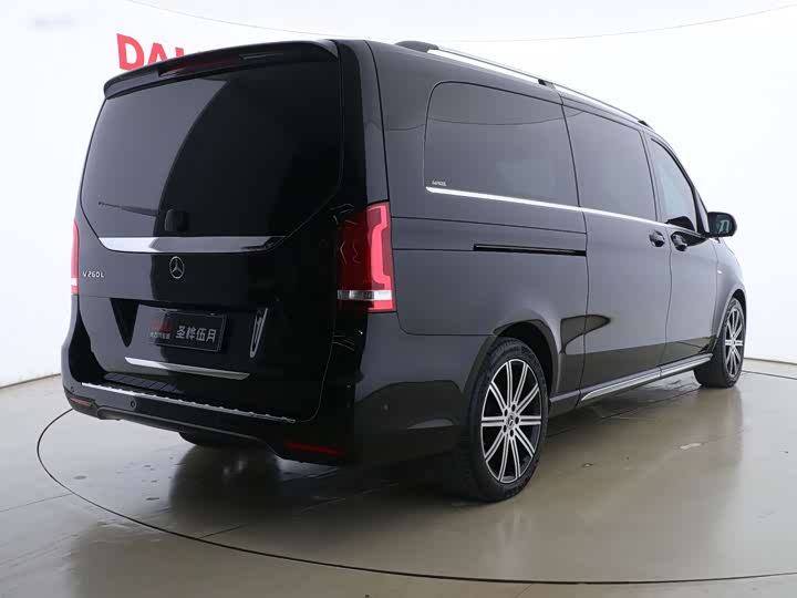 Фото 12 - Mercedes-Benz V-Class