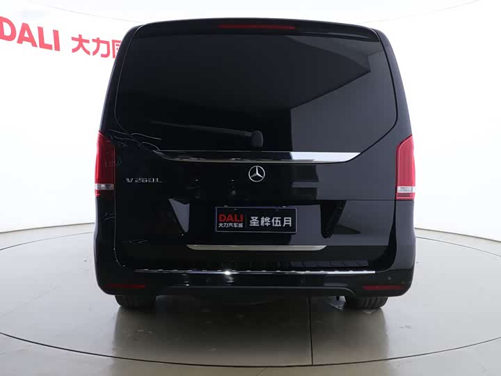 Фото 13 - Mercedes-Benz V-Class