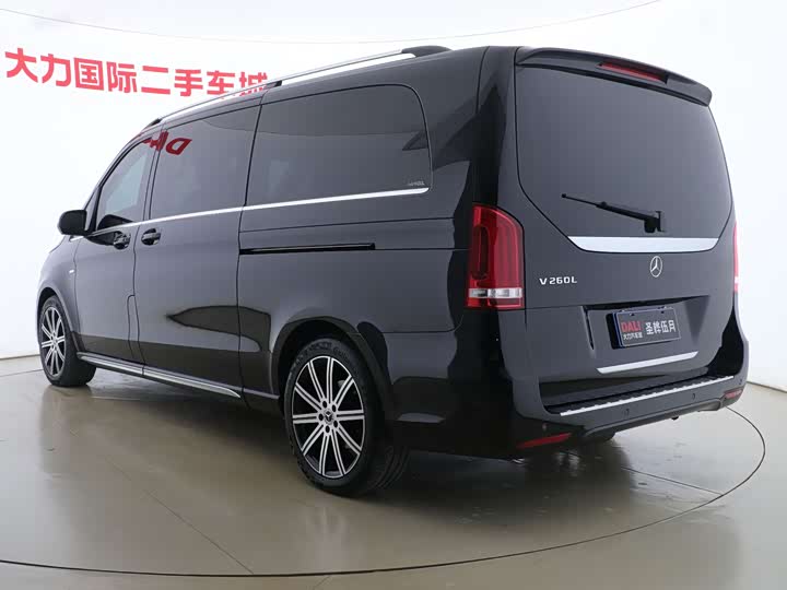 Фото 14 - Mercedes-Benz V-Class