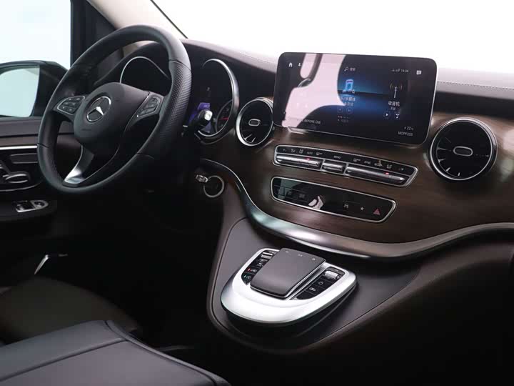 Фото 7 - Mercedes-Benz V-Class