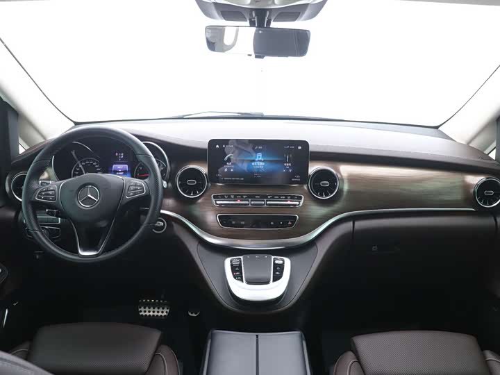 Фото 9 - Mercedes-Benz V-Class