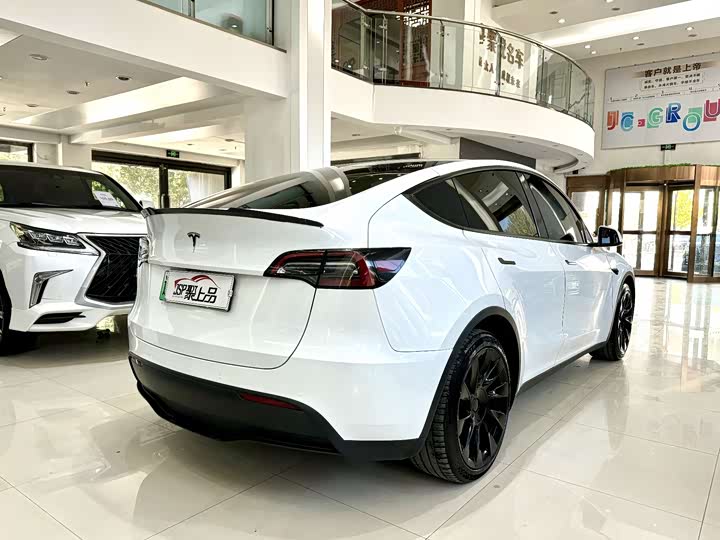 Фото 10 - Tesla Model Y