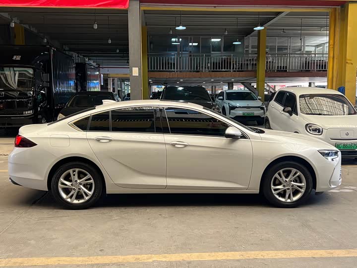 Фото 14 - Buick Regal