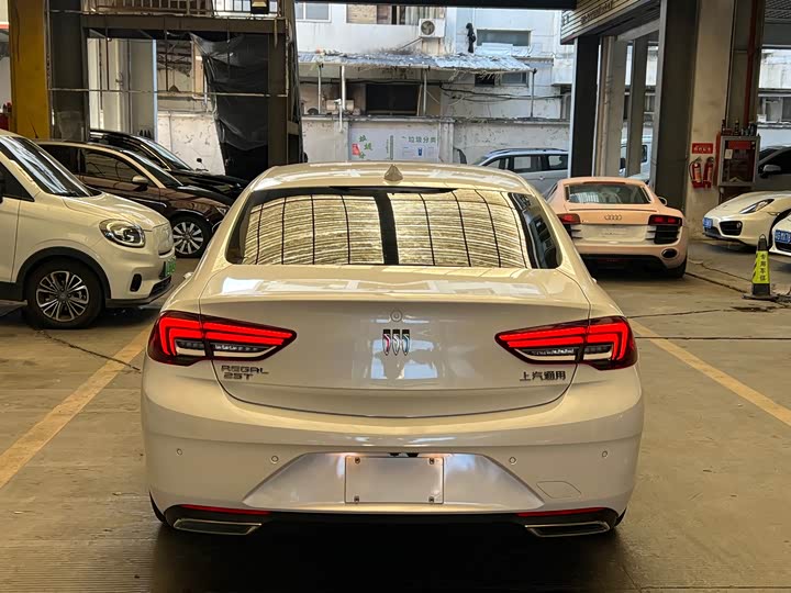 Фото 16 - Buick Regal