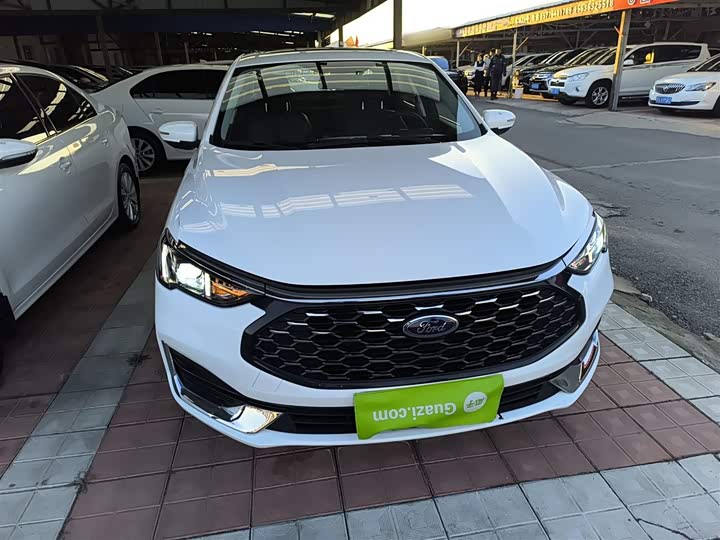 Фото 3 - Ford Escort