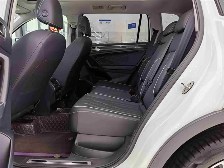 Фото 11 - Volkswagen Tiguan L Pro