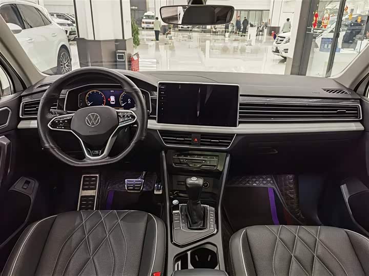 Фото 12 - Volkswagen Tiguan L Pro