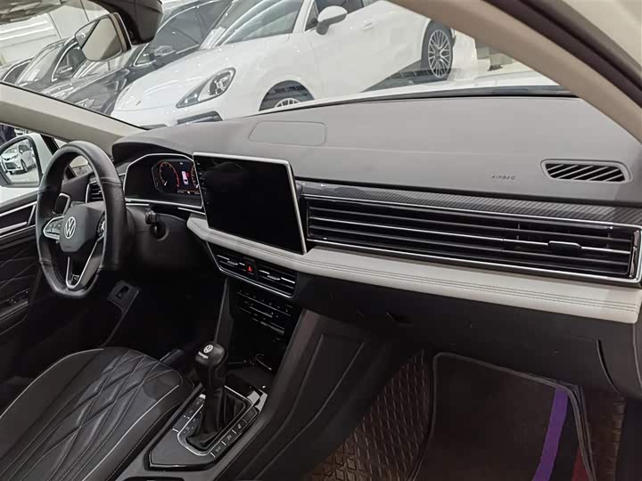 Фото 17 - Volkswagen Tiguan L Pro