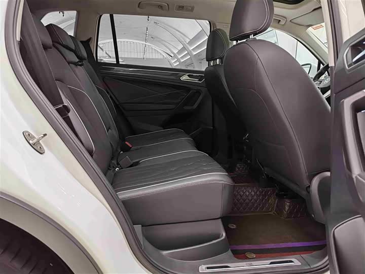 Фото 19 - Volkswagen Tiguan L Pro