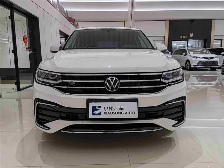 Фото 2 - Volkswagen Tiguan L Pro
