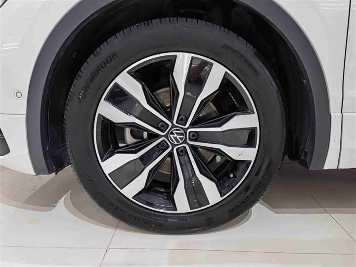 Фото 7 - Volkswagen Tiguan L Pro