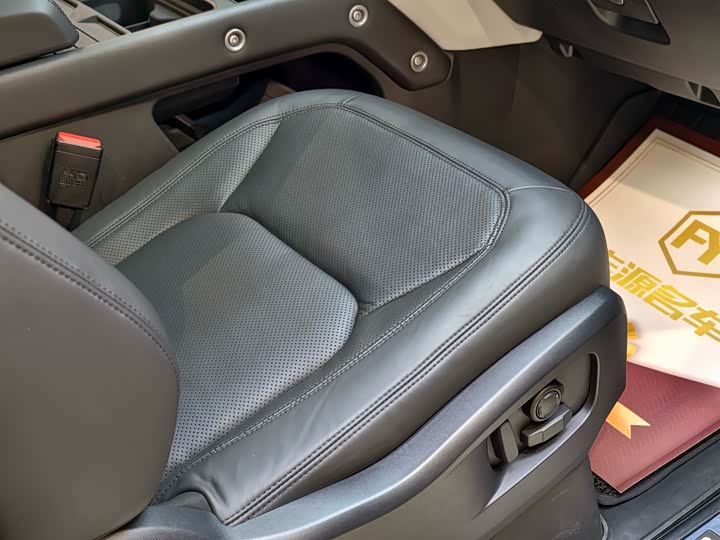 Фото 10 - Land Rover Defender