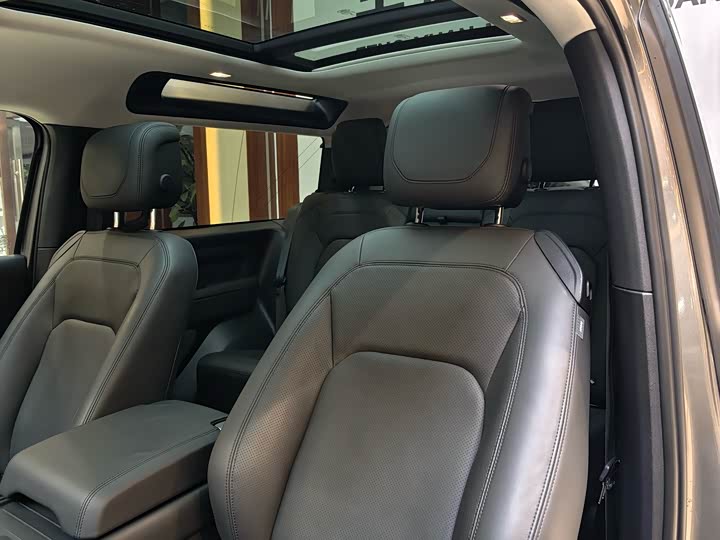 Фото 12 - Land Rover Defender