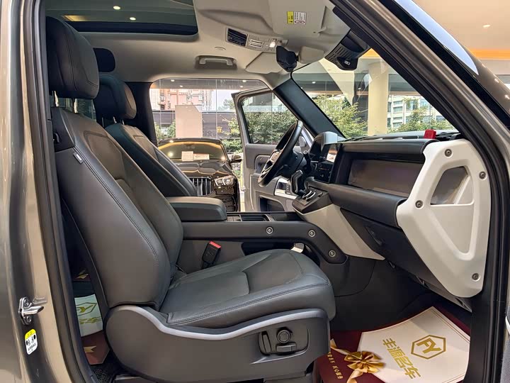 Фото 7 - Land Rover Defender