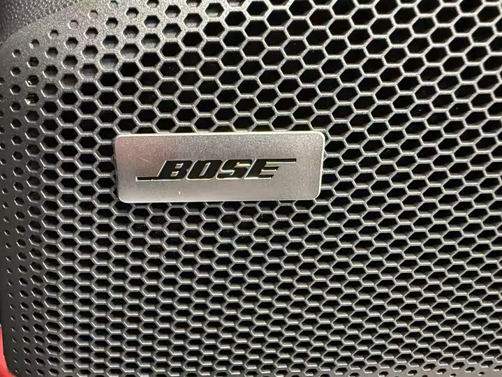 Фото 14 - Porsche Macan EV