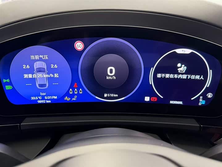 Фото 15 - Porsche Macan EV