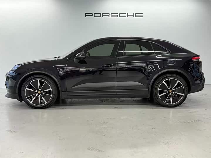 Фото 3 - Porsche Macan EV