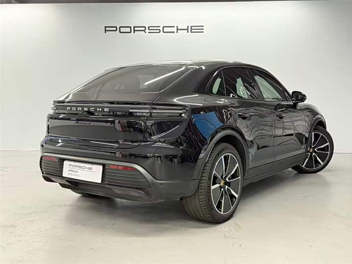 Фото 6 - Porsche Macan EV