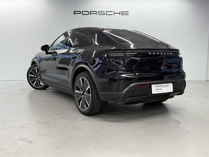 Фото 7 - Porsche Macan EV