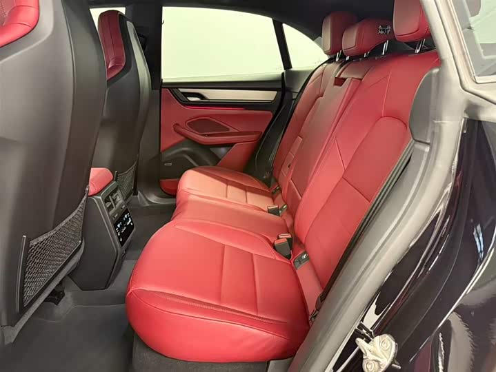 Фото 8 - Porsche Macan EV