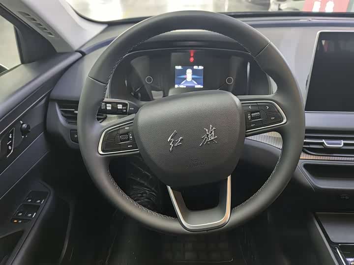 Фото 11 - Hongqi E-QM5