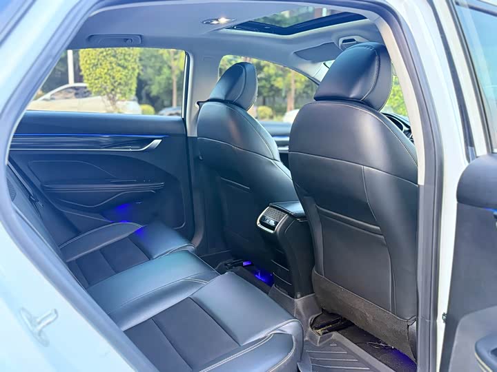 Фото 7 - Geely Binrui