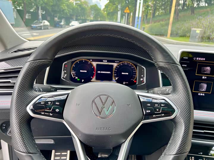 Фото 13 - Volkswagen Tiguan X