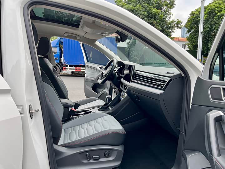 Фото 17 - Volkswagen Tiguan X