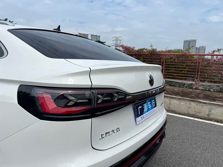 Фото 27 - Volkswagen Tiguan X