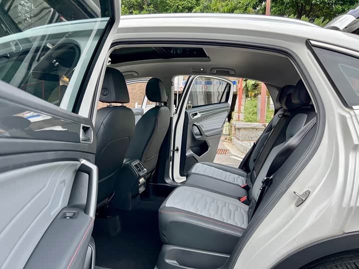 Фото 7 - Volkswagen Tiguan X