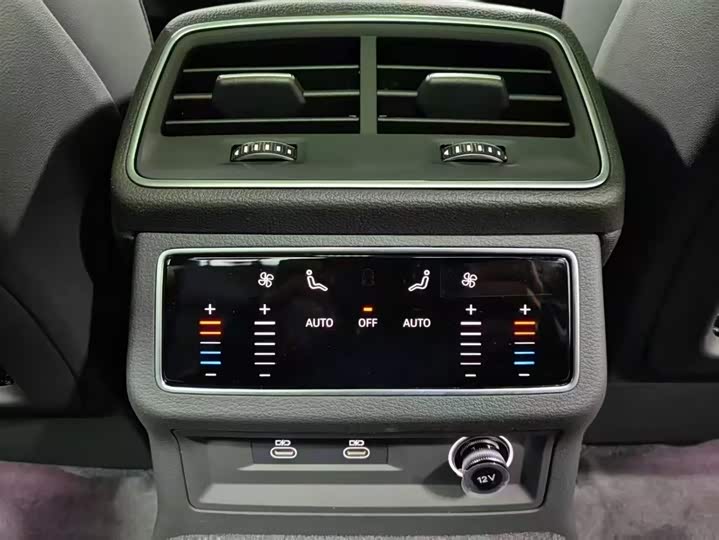 Фото 12 - Audi A6L