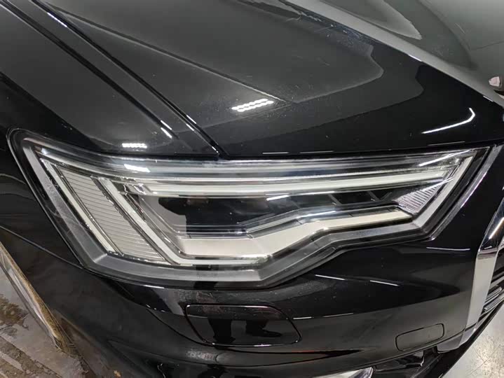 Фото 13 - Audi A6L